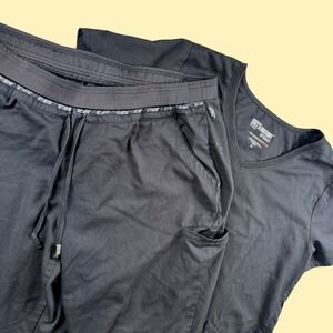 XL Women's Black Scrub Pants and V-Neck Top Set